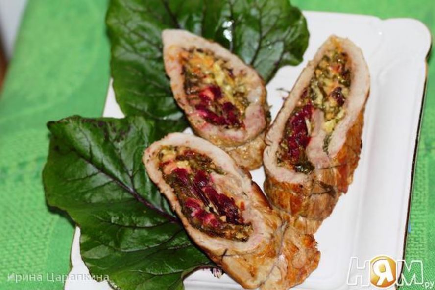 Рецепт рулет из свинины со свекольной ботвой и сыром