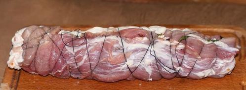 рулет из свинины со свекольной ботвой и сыром. Шаг 9