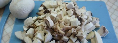 рулет кальмары фаршированные грибами и рисом. Шаг 3