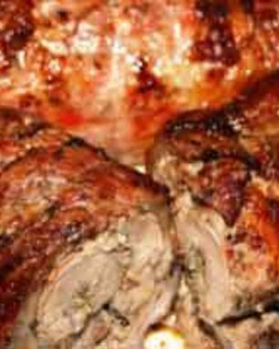 Рулет свиной с грибами