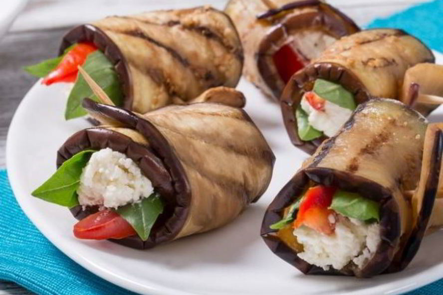 Рецепт рулетики из баклажанов с базиликом