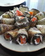 Рулетики из баклажанов с брынзой и помидорами