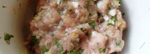 рулетики из фарша в слоеном тесте. Шаг 2