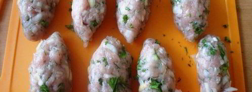 рулетики из фарша в слоеном тесте. Шаг 3