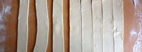 рулетики из фарша в слоеном тесте. Шаг 4