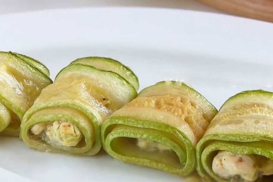 Рецепт рулетики из кабачков с курицей пальчики