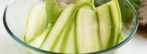 рулетики из кабачков с курицей пальчики. Шаг 2