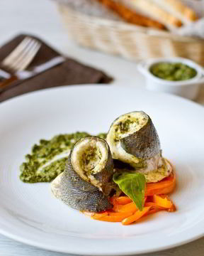 Рулетики из сибаса с песто