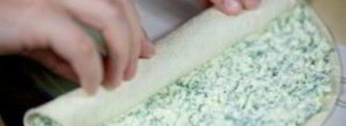 рулетики из тортильи с сыром и чесноком. Шаг 6