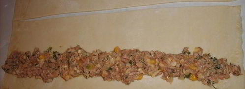 рулетики слоеные с тунцом. Шаг 5