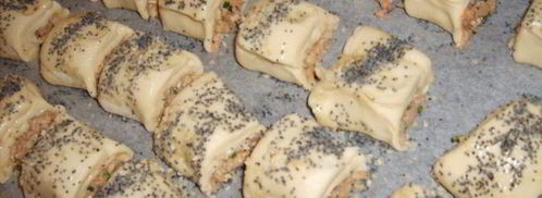 рулетики слоеные с тунцом. Шаг 9