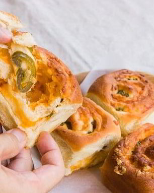 Рулеты с сыром и перцем