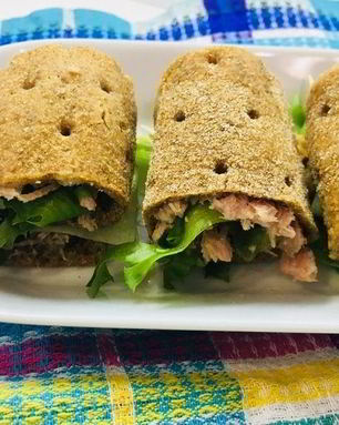 Ржаные рулетики с тунцом