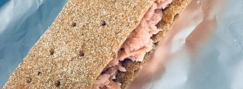 ржаные рулетики с тунцом. Шаг 4