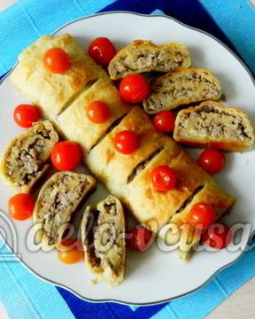 Слоеный рулет с фаршем