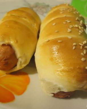 Сосиски в тесте с сюрпризом