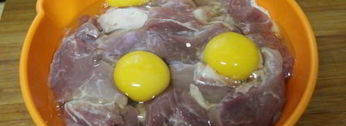 свинина, маринованная в яйцах. Шаг 2