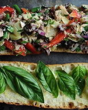 Сэндвич с тунцом, артишоками и паприкой