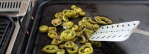 сэндвичи с колбасой и халапеньо. Шаг 3