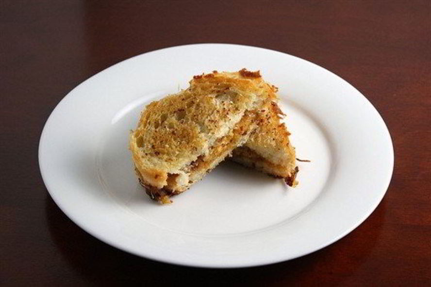 Рецепт жареные сэндвичи с беконом и грушей