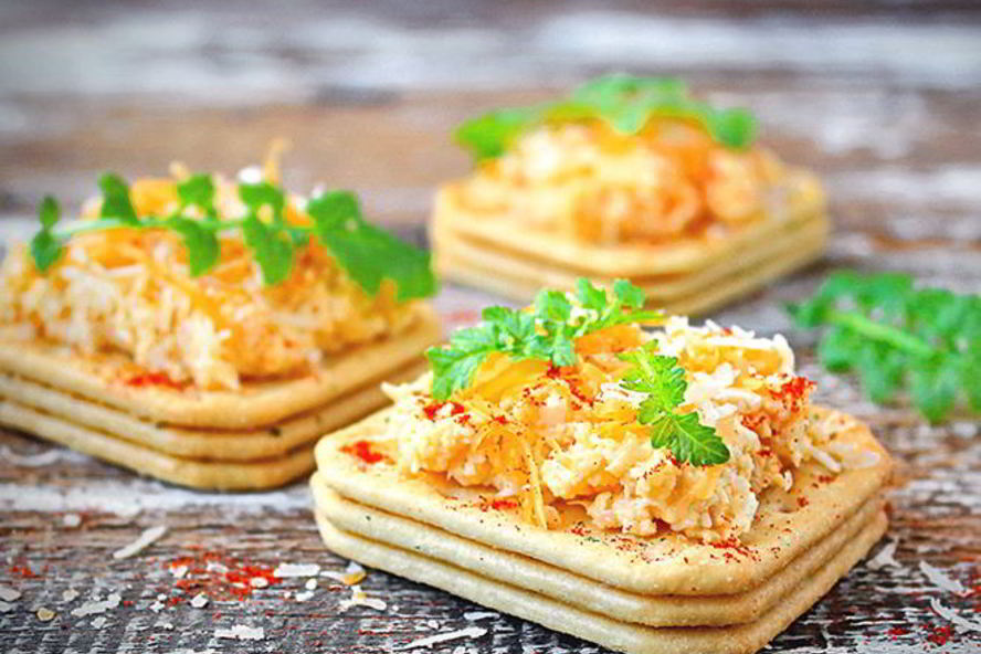 Рецепт сырная закуска с яйцом и кальмарами