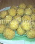 Сырные шарики с чесночным соусом