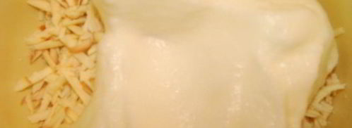 сырные шарики с начинкой в ореховой панировке под пьяной клюквой. Шаг 2