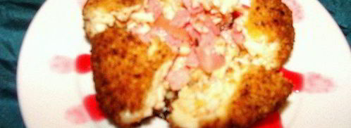 сырные шарики с начинкой в ореховой панировке под пьяной клюквой. Шаг 17