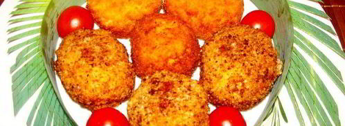 сырные шарики с начинкой в ореховой панировке под пьяной клюквой. Шаг 20