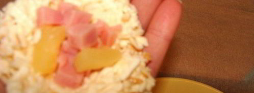 сырные шарики с начинкой в ореховой панировке под пьяной клюквой. Шаг 6