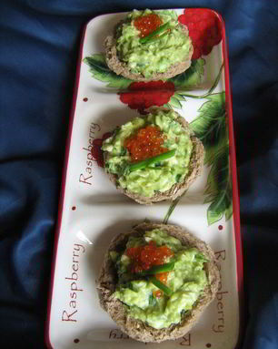 Хлебные тарталетки с авокадно-яичным салатом