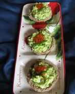 Хлебные тарталетки с авокадно-яичным салатом