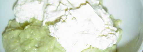 тарталетки из ржаного хлеба с кремом из авокадо с сельдью. Шаг 4