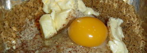 тарталетки из ржаного хлеба с кремом из авокадо с сельдью. Шаг 8