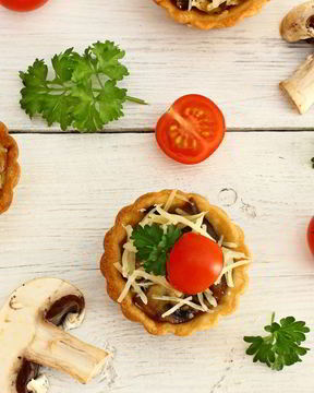 Тарталетки с грибами и сыром