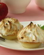 Тарталетки с клубникой и мороженым на гриле