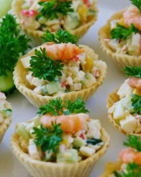 Тарталетки с крабовыми палочками и сыром