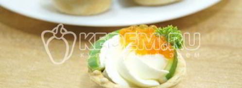 тарталетки с красной икрой праздничные. Шаг 4