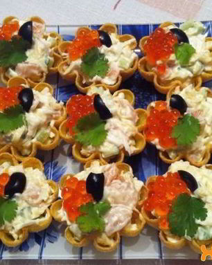 Тарталетки с красной рыбой