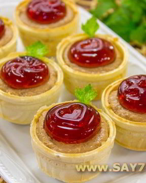 Тарталетки с печеночным паштетом и гранатовым желе