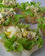 Тарталетки с печенью трески и яйцом