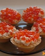 Тарталетки с сыром и икрой