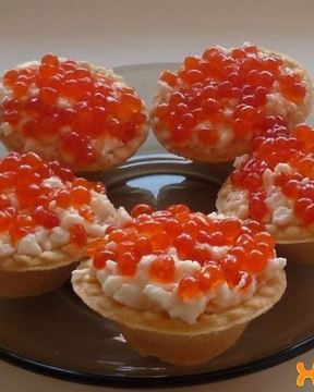 Тарталетки с сыром и икрой