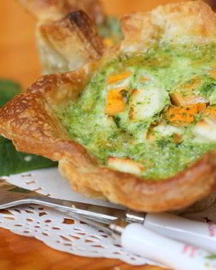 Тарталетки с тыквой и фетой в сливочно-шпинатной заливке
