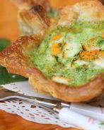 Тарталетки с тыквой и фетой в сливочно-шпинатной заливке