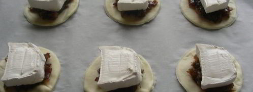 закусочные тарталетки из песочного теста с козьим сыром и луковым джемом. Шаг 5