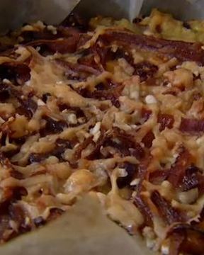 Рисовый тарт с карамелизированным луком, сыром и грецкими орехами