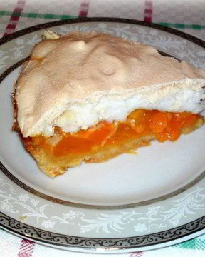 Тарт с манго и меренгой