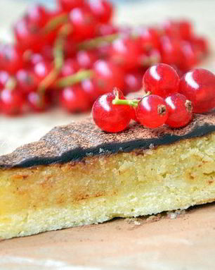 Тарт с миндальным кремом и шоколадом