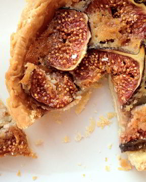 Тартин с инжиром и миндальным кремом франжипан